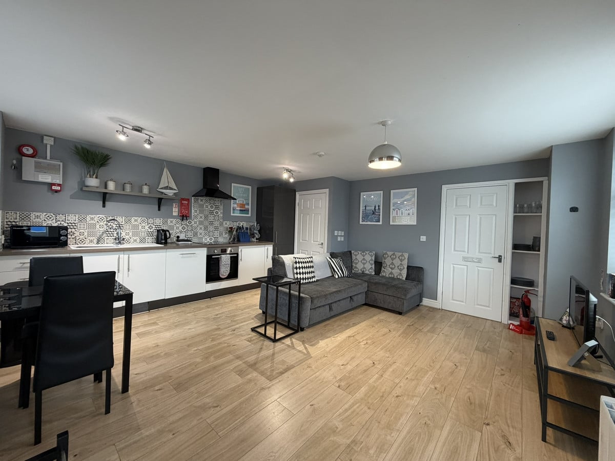 Station Road, Rhosneigr, Anglesey, LL64