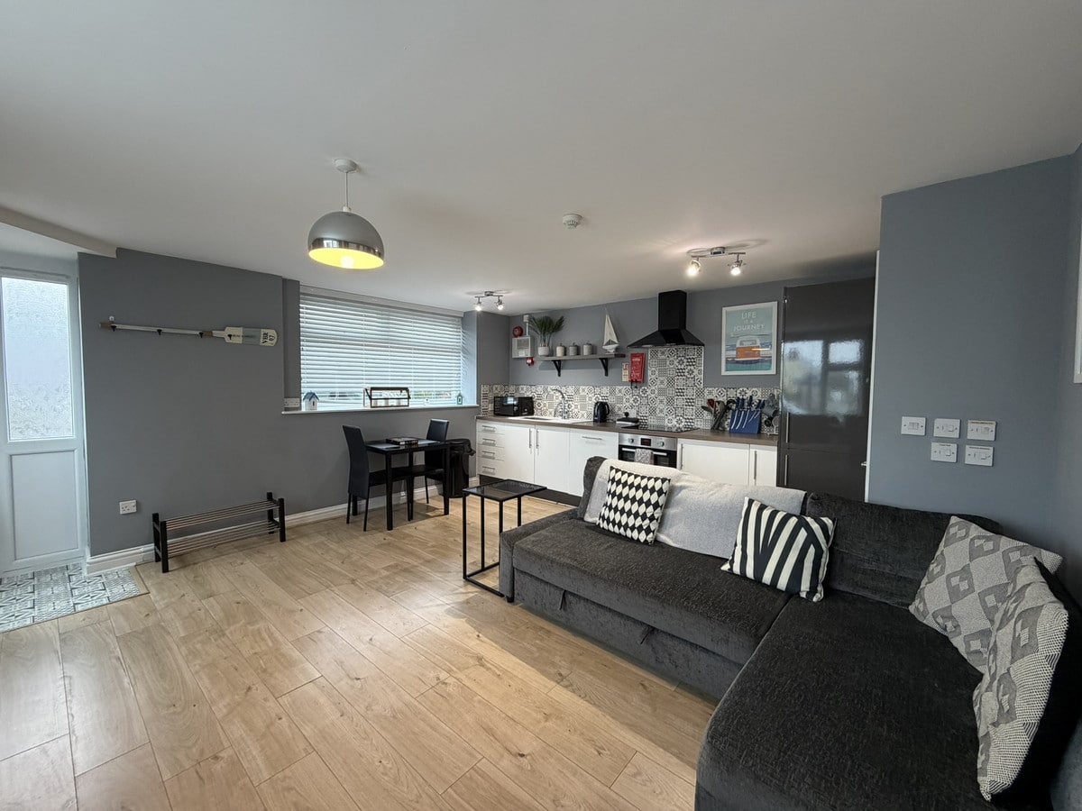 Station Road, Rhosneigr, Anglesey, LL64