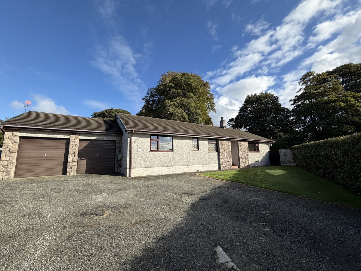 Y Garnedd, Llanfairpwllgwyngyll, Anglesey, LL61