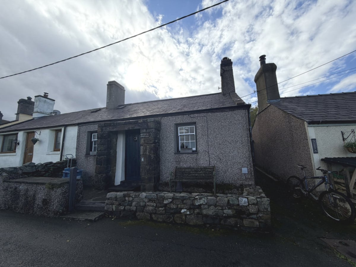 Pentir, Bangor, Gwynedd, LL57